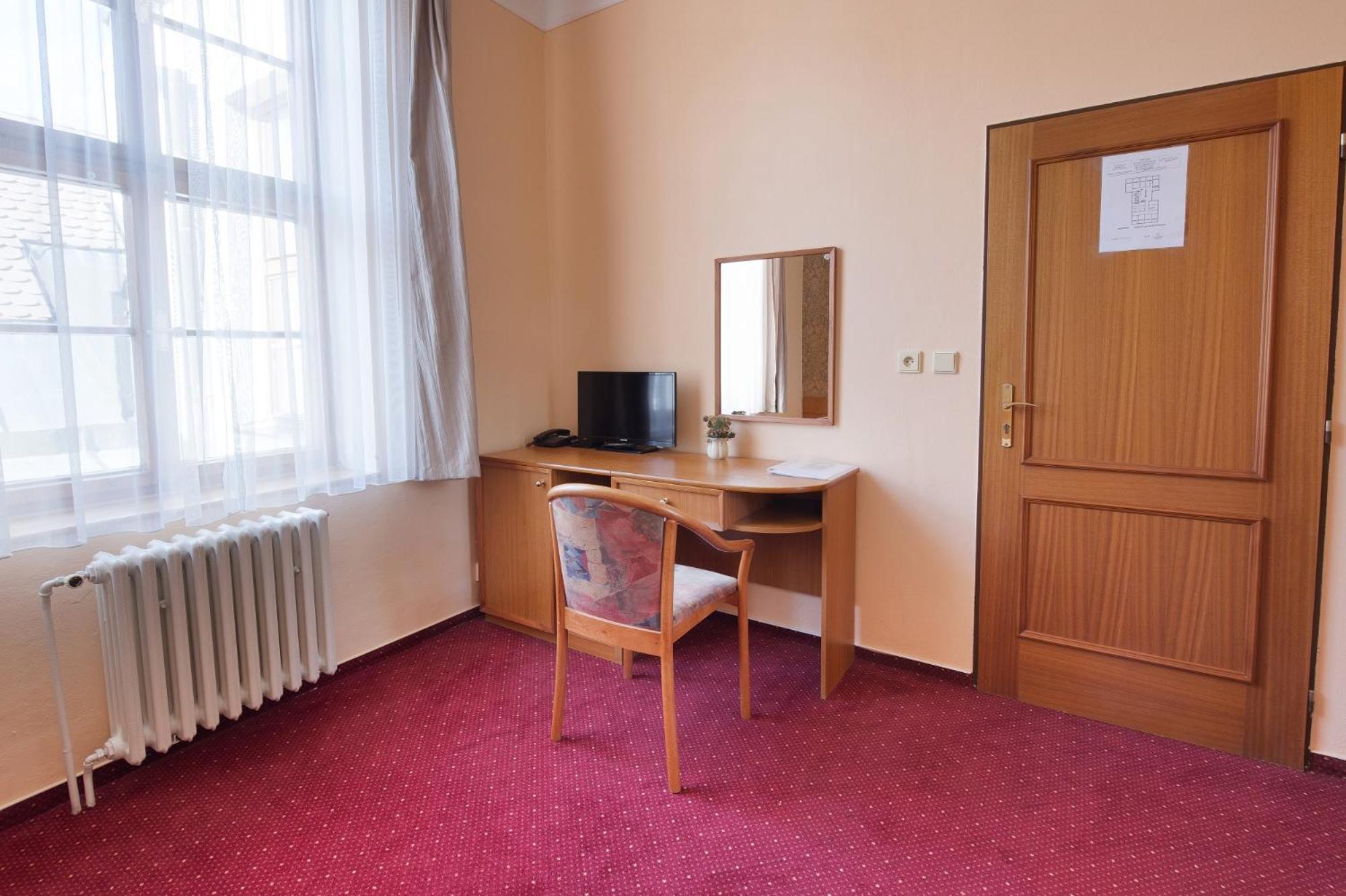 טלץ' Hotel U Cerneho Orla מראה חיצוני תמונה