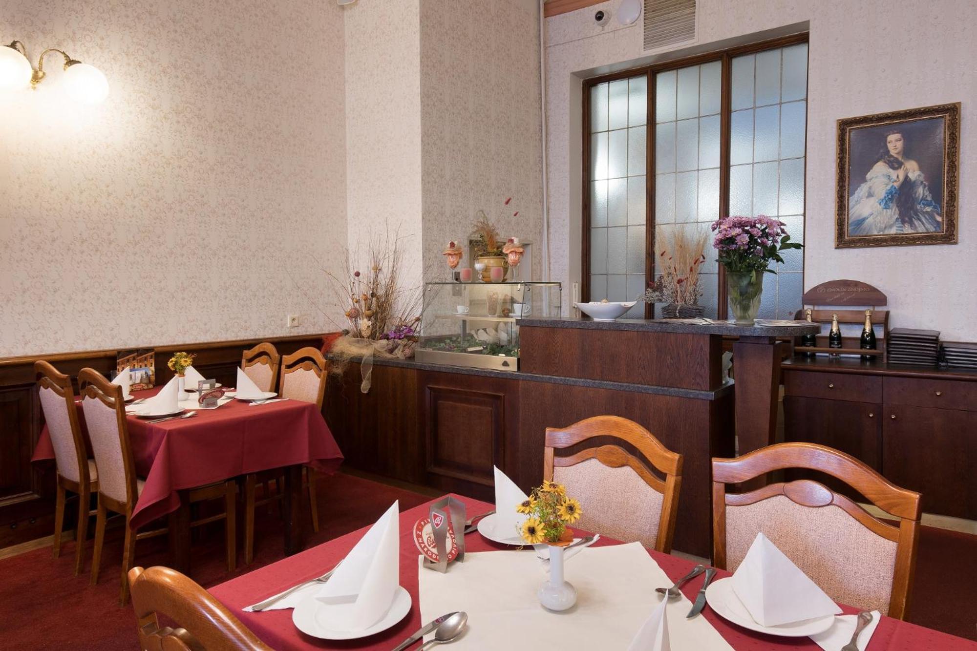טלץ' Hotel U Cerneho Orla מראה חיצוני תמונה