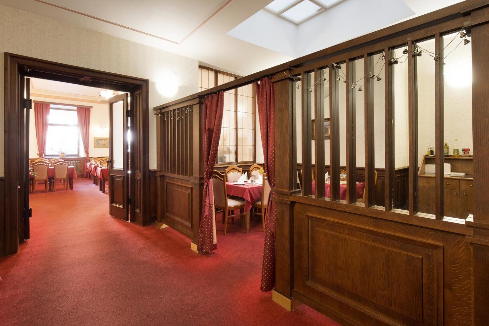 טלץ' Hotel U Cerneho Orla מראה חיצוני תמונה