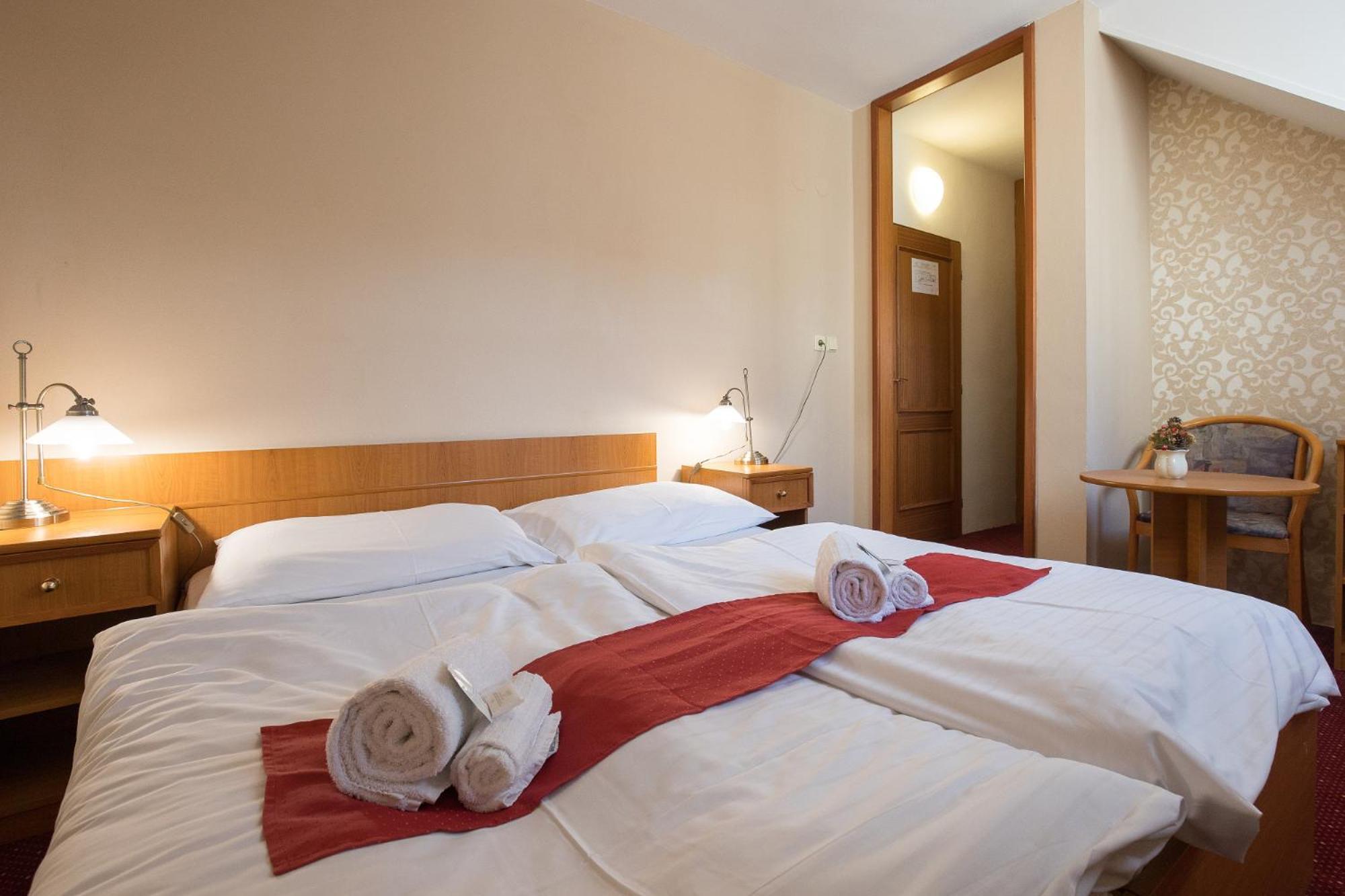 טלץ' Hotel U Cerneho Orla מראה חיצוני תמונה