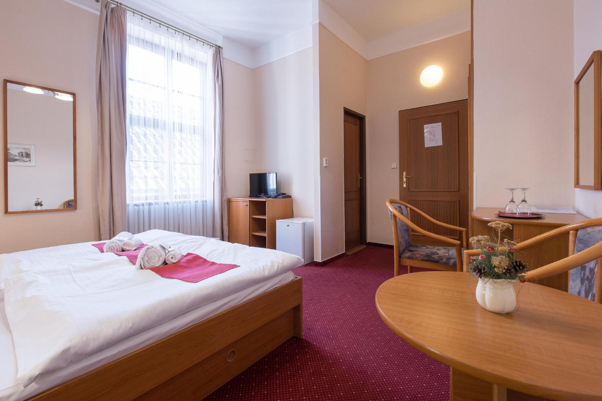 טלץ' Hotel U Cerneho Orla מראה חיצוני תמונה