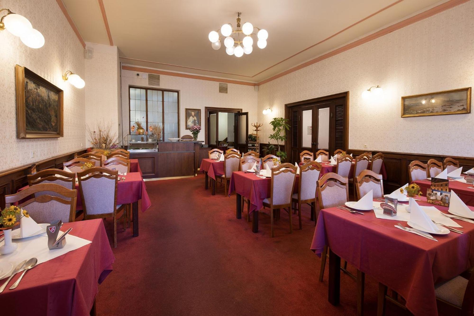 טלץ' Hotel U Cerneho Orla מראה חיצוני תמונה