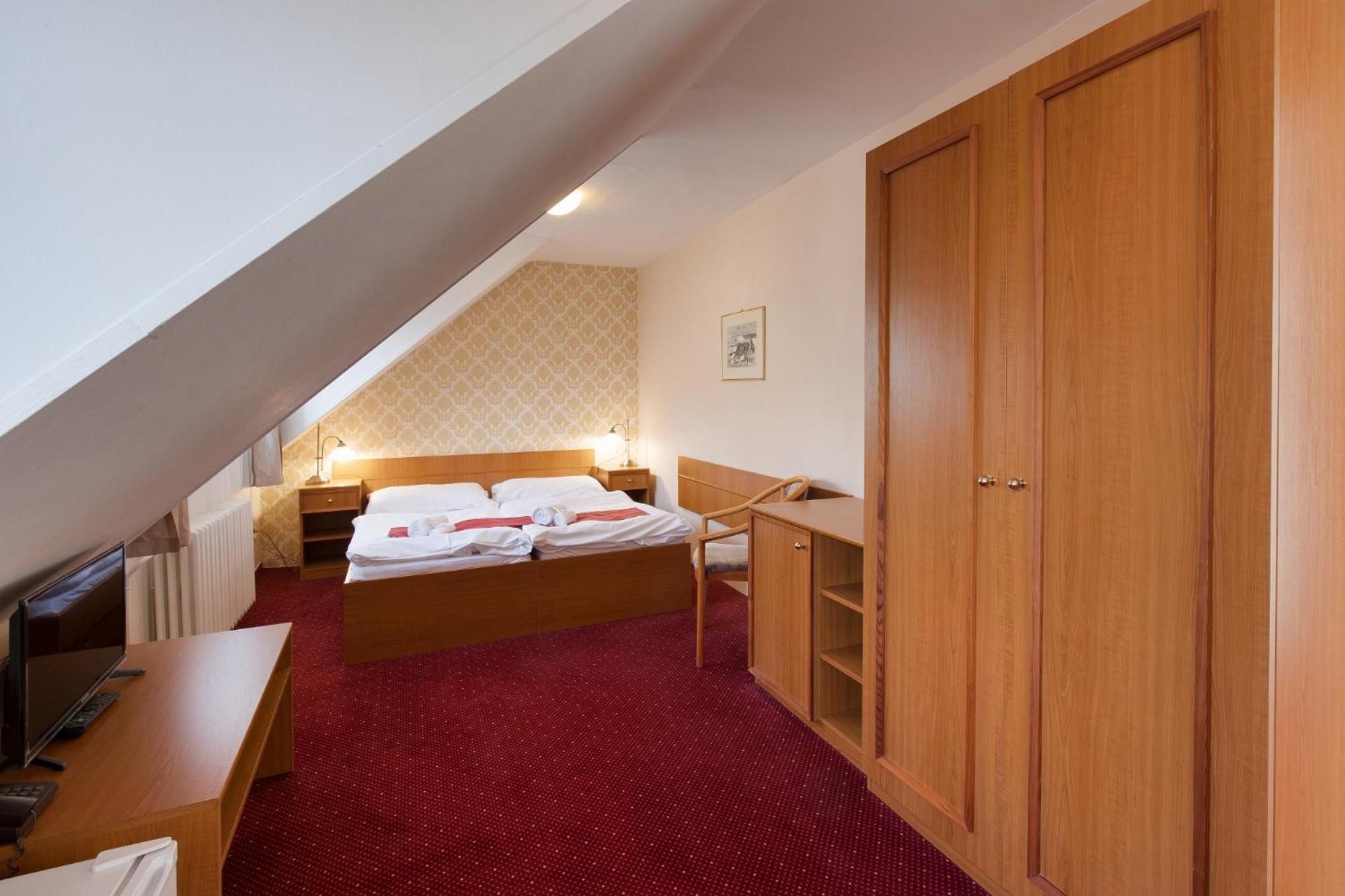 טלץ' Hotel U Cerneho Orla מראה חיצוני תמונה
