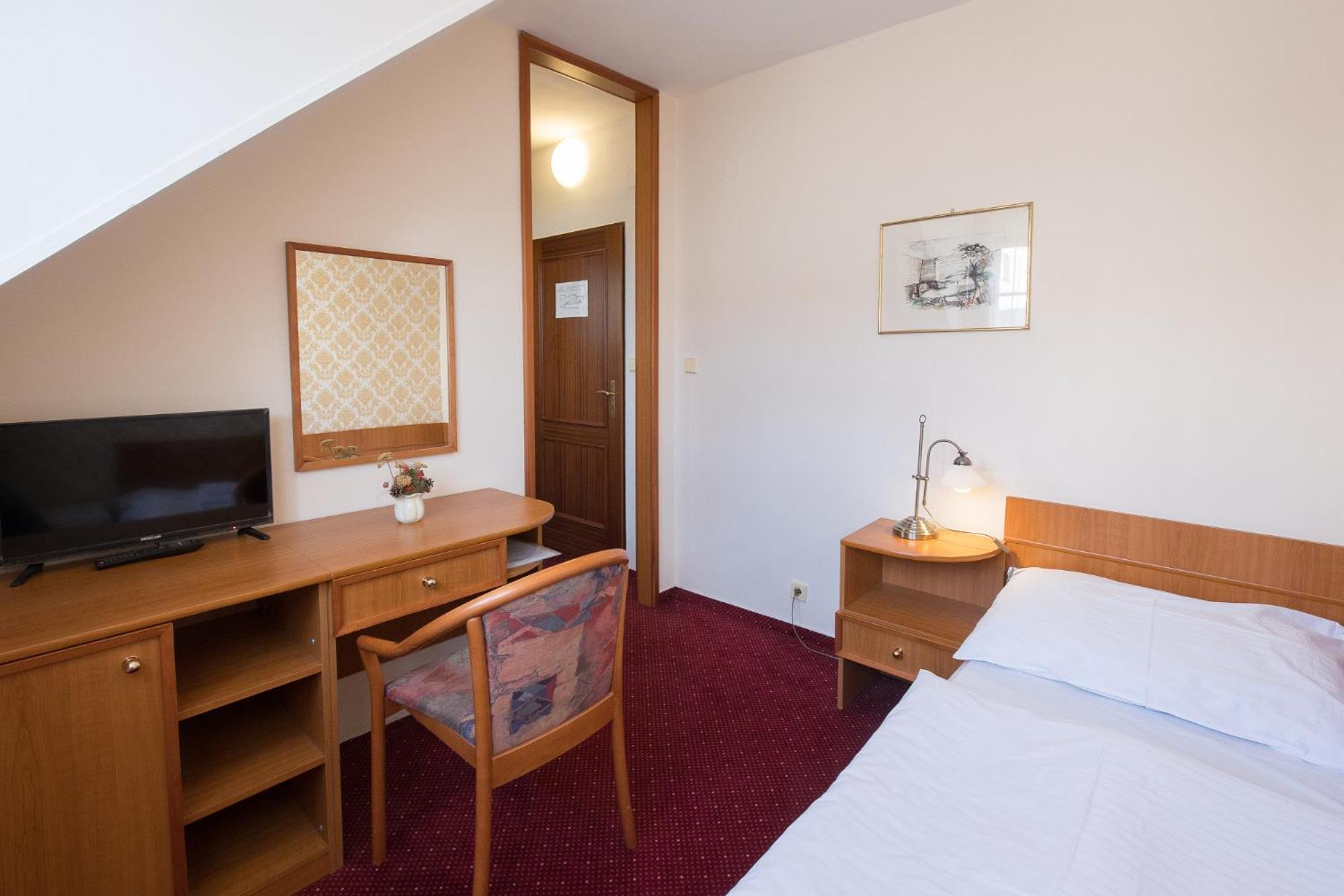טלץ' Hotel U Cerneho Orla מראה חיצוני תמונה