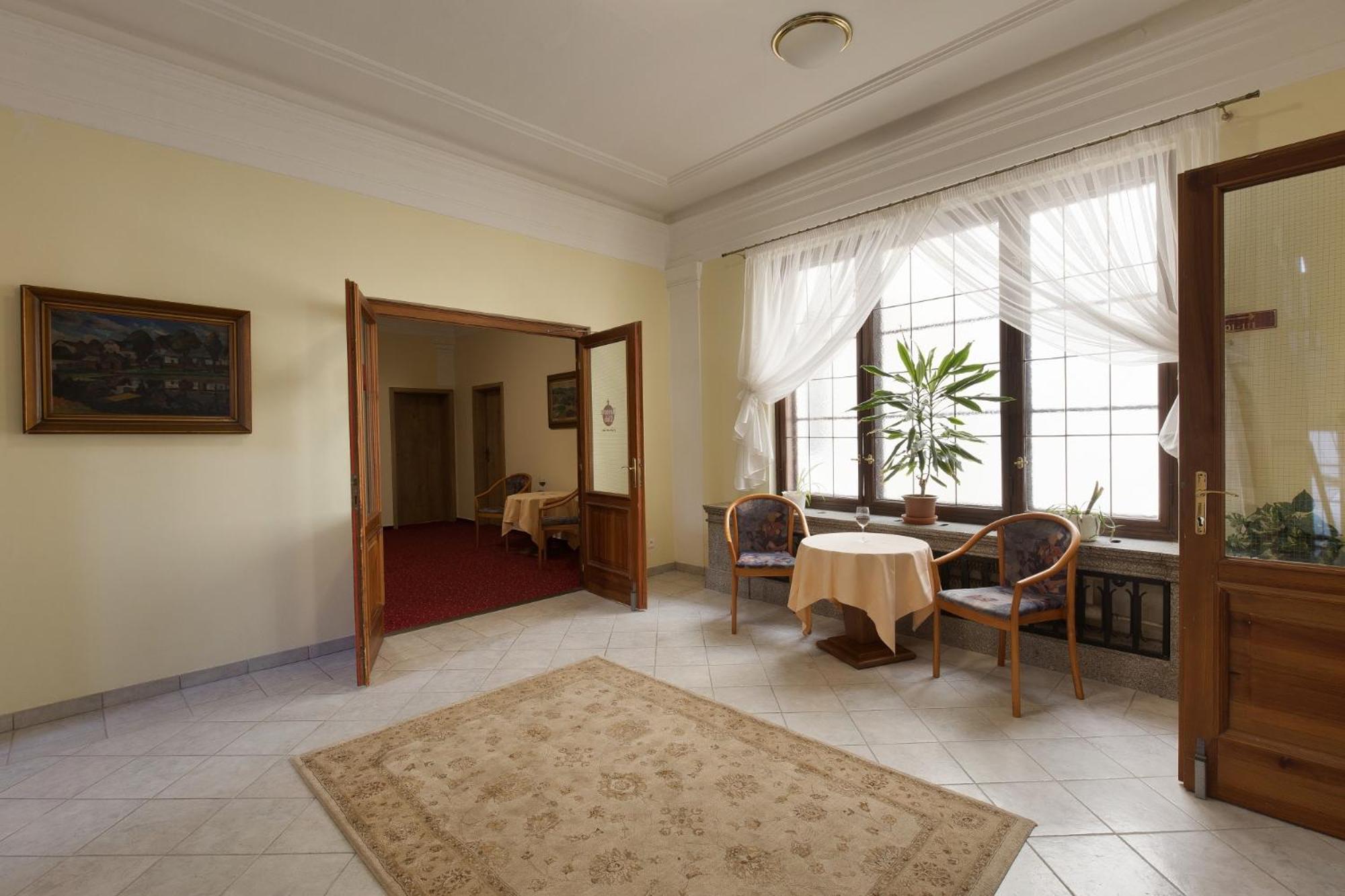 טלץ' Hotel U Cerneho Orla מראה חיצוני תמונה