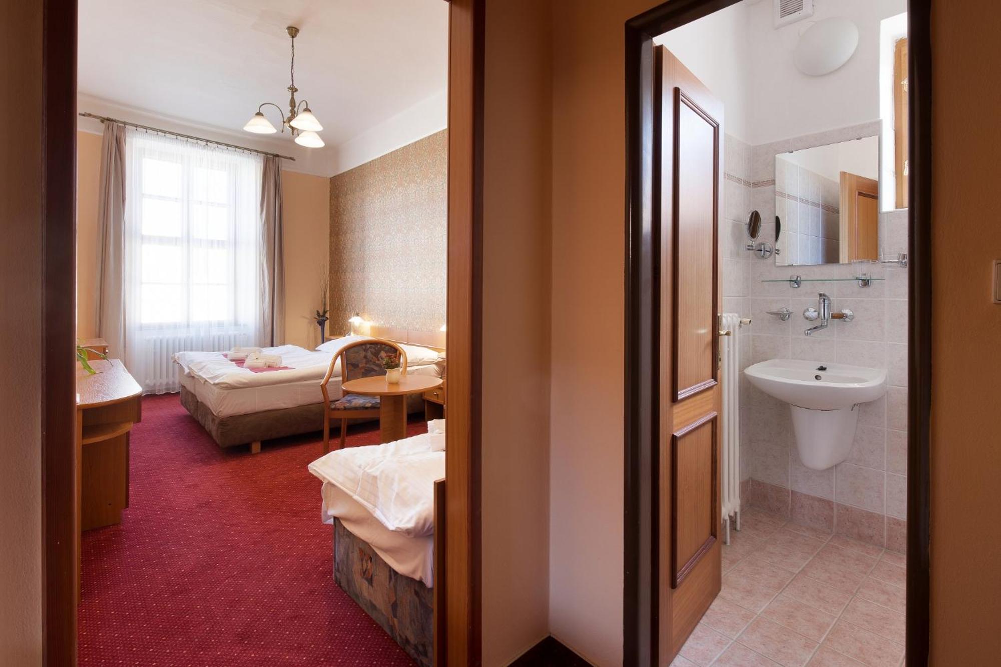 טלץ' Hotel U Cerneho Orla מראה חיצוני תמונה