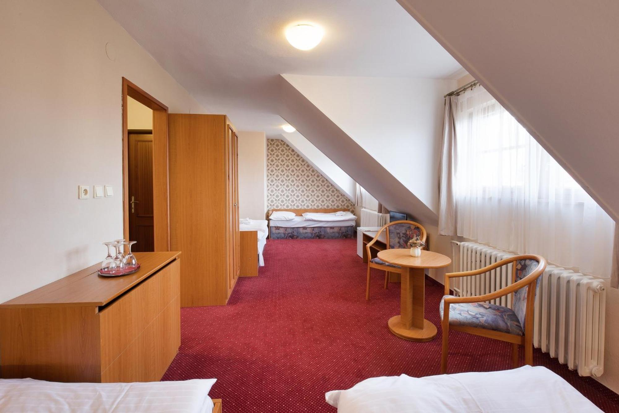 טלץ' Hotel U Cerneho Orla מראה חיצוני תמונה