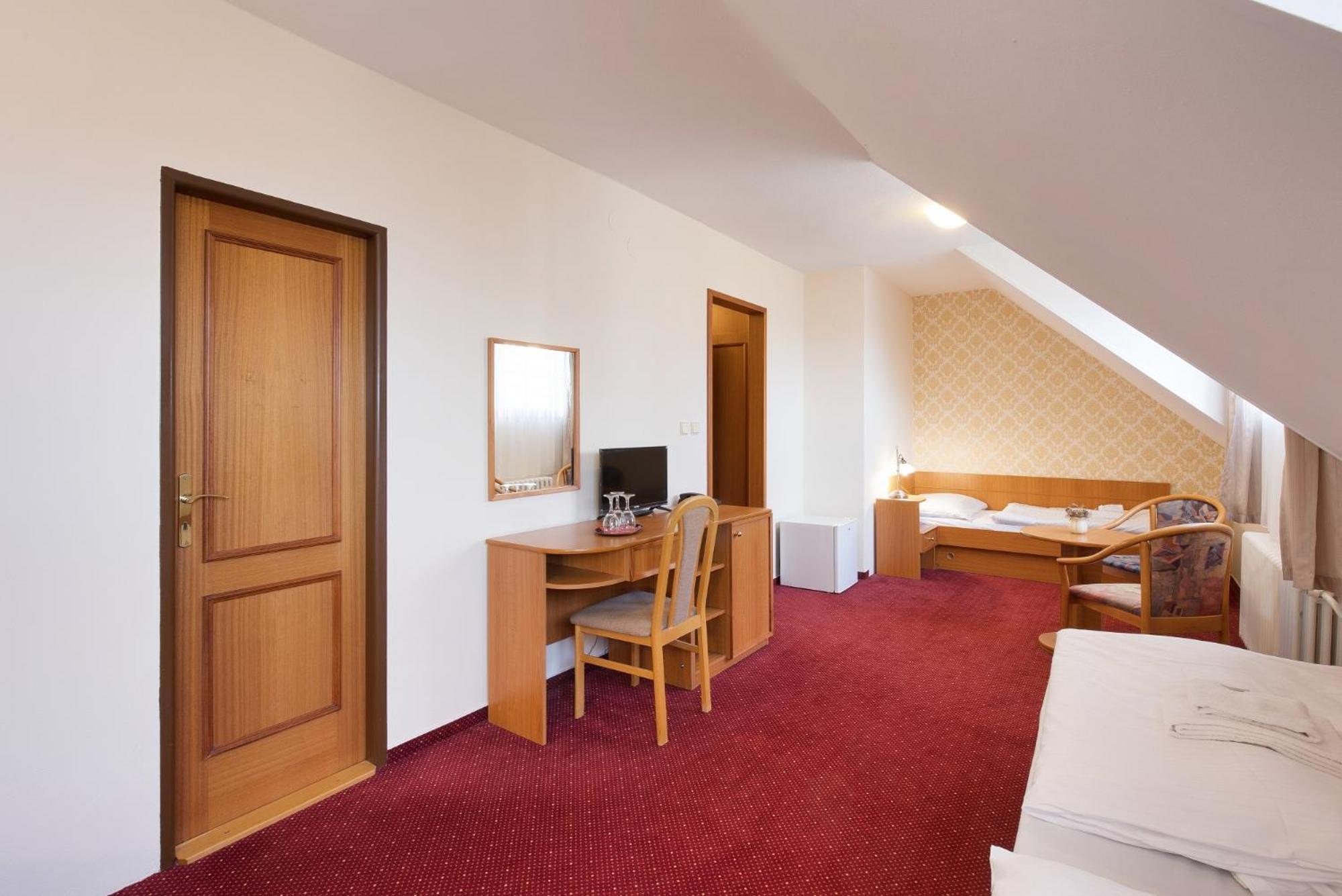 טלץ' Hotel U Cerneho Orla מראה חיצוני תמונה